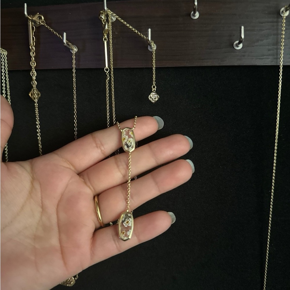 Kendra Scott necklace